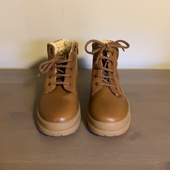 🆕 Zara Tan and Cream Sherpa Lined Booties - Girl’s Size 32 - Picture 3 of 9